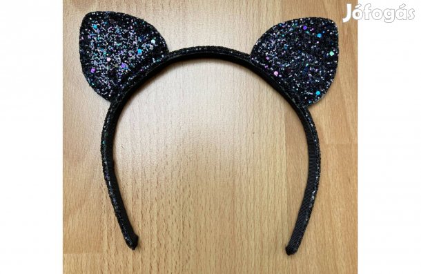 Cicás hajráf, Tiara