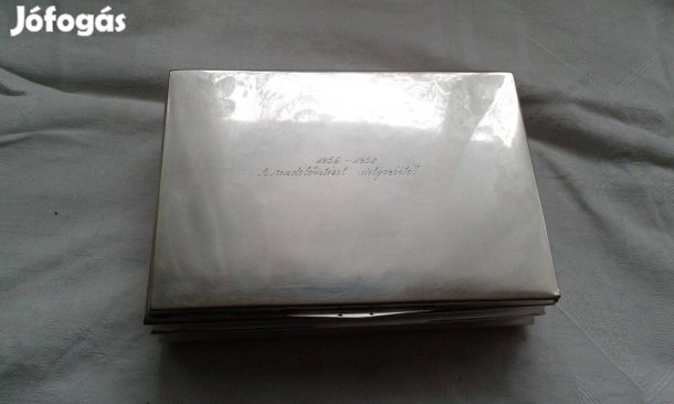 Cigaretta/Kártya tartó ezüstözött doboz eladó !