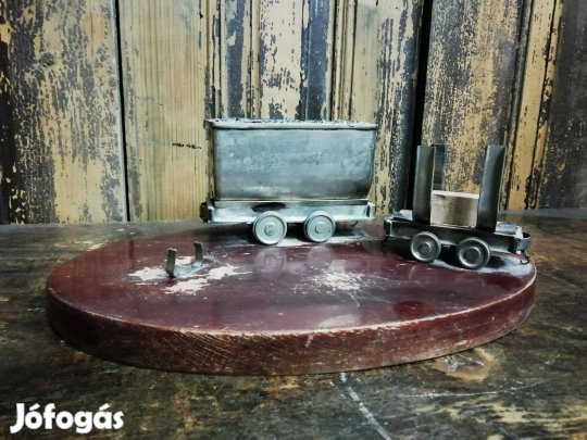 Cigaretta kínáló, cigaretta és gyufa tartó a 20. század közepéről