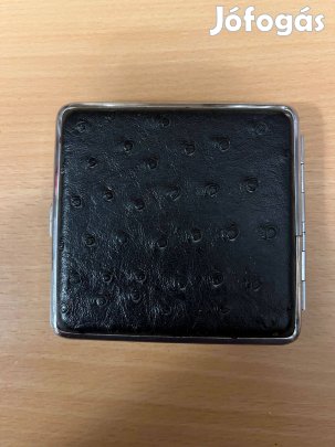 Cigarettatartó, struccbőr mintás, bevont fém cigitartó