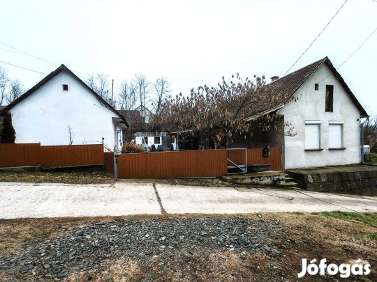 Cikón 3 szobás családi ház zsákutcában, zöldövezetben eladó!