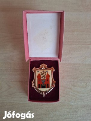 Címer dobozában eladó