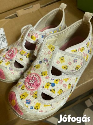 Cipő 27-es méretben