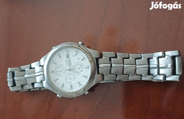 Citizen ezüst színű fémszíjas férfi karóra