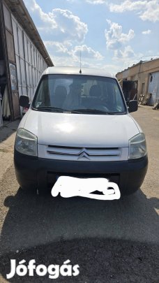Citroen Berlingo kisteherautó. 