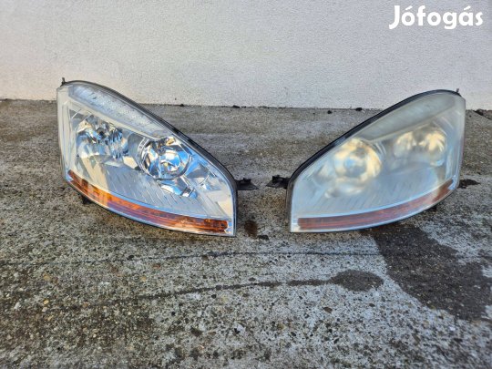 Citroen C4 Grand Picasso jobb és bal első lámpa