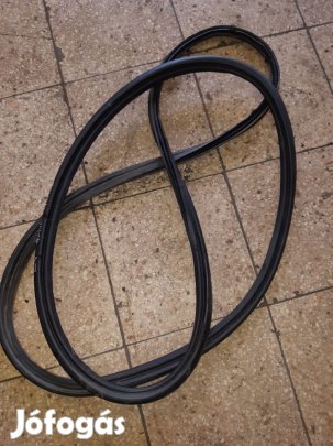 Citroen C4 Picasso Csomagtérajtó Gumikéder