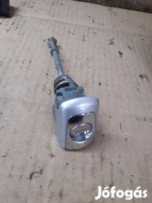 Citroen C5 08- Bal Első Ajtó Zárbetét