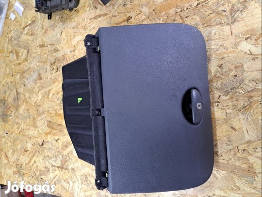 Citroen C5 ( 2001-2007)   Kesztyűtartó