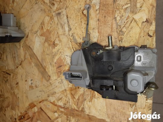 Citroen Xsara Picasso Bal Első Ajtó Zárszerkezet + Központizár Motor
