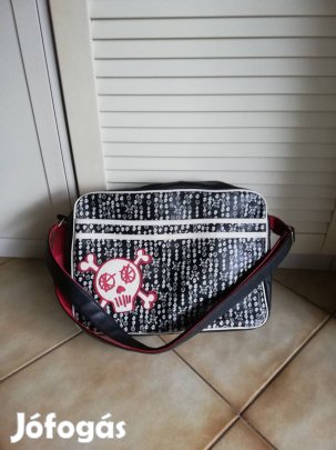 Claire's fekete táska 