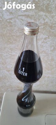 Coca-Cola csavart nyújtott 1 literes üveg, eredeti töltet