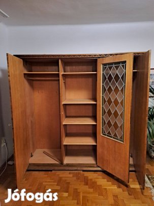Coloniál 3 ajtós szekrény lapraszerelt