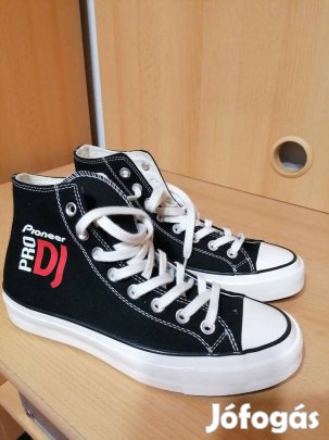Convers típusú Pioneer DJ férfi vászoncipő