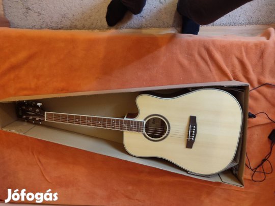 Cort gitár beépített hangolóval