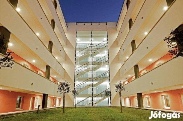 Corvin Negyedben, Emeleti Lakás, Hozzátartozó Kocsibeállóval Eladó!