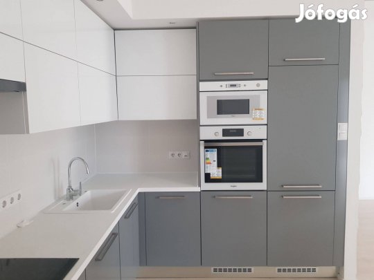 Corvin negyedben 98 nm , nappali + 3 hálószobás lakás kiadó 450000 Ft