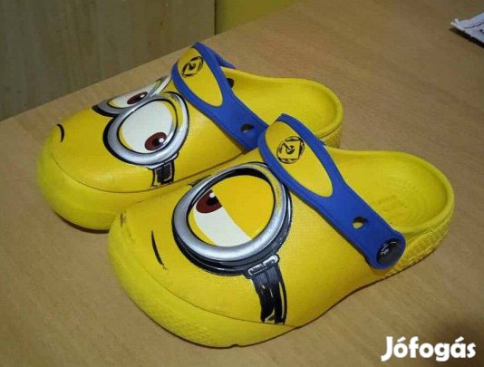 Crocsfunlab Minions Clog 204113 sarokpántos papucs
