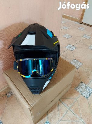 Cross bukósisak M méret ajándék szemüveggel 