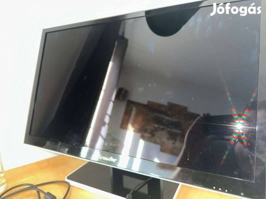 Crossover 27" Qdled monitor kábelekkel