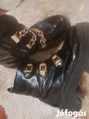 Csajos feltünő/láncos lány bakancs!