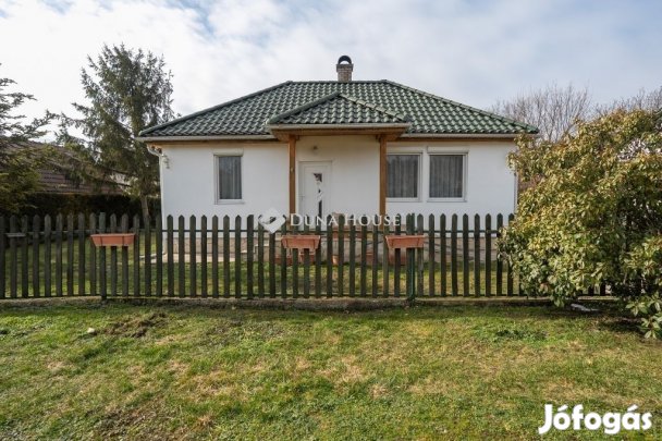 Csákvári 409 nm-es ház eladó