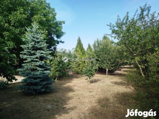 Csákvári eladó 1035 nm-es telek