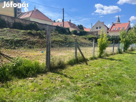 Csáky utcában 1.112m2-es telek bérbeadó!