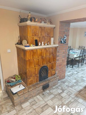 Családi Ház Eladó NyíregyházaOROS Központi Részén, Nagy Telekkel