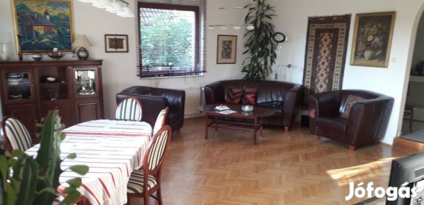 Családi fészek Tata csendes mellékutcájában - központhoz közel!