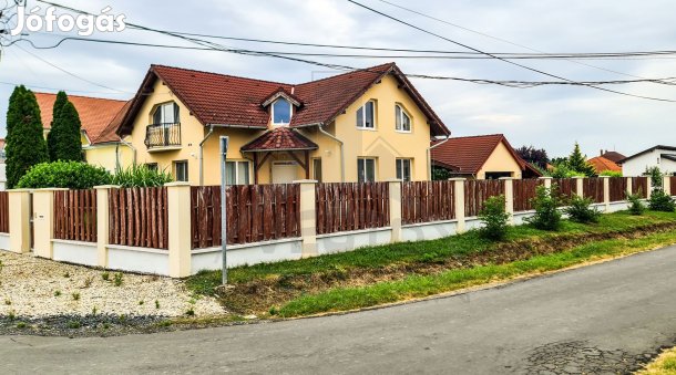 Családi ház 4 szobával dupla garázzsal, Szombathely déli részén!