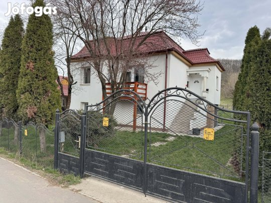 Családi ház 8 szobás Karancsalján eladó!