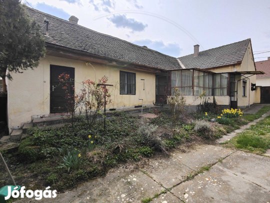 Családi ház Bóly központjában eladó remek lehetőségekkel