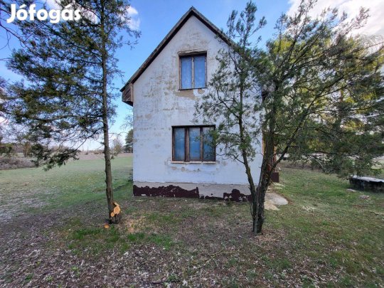 Családi ház Ceglédtől 4 km-re