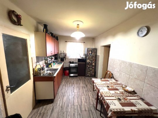 Családi ház Gyódon eladó plussz egy garzon