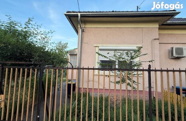 Családi ház XV ker, azonnal költözhető, 40m2 plusz 272 m2 kert