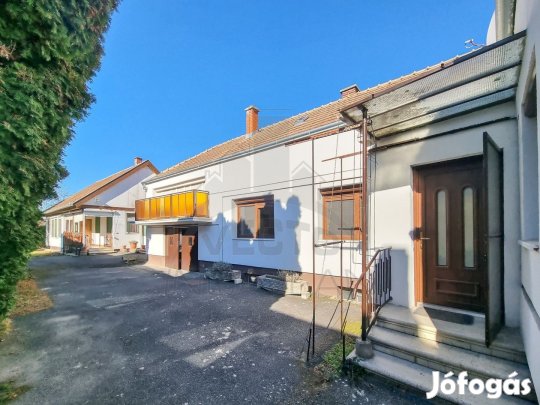 Családi ház + Üzlet + 3 garázs a Herényi városrészen!
