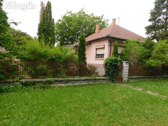 Családi ház a nyugati városrészben eladó!