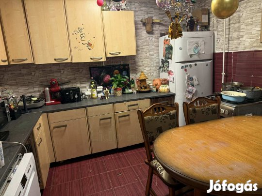 Családi ház eladó Aba város központjában