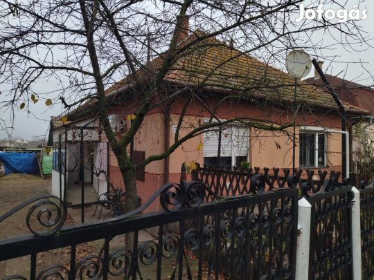 Családi ház eladó Hajdúsámsonban!