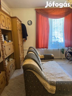 Családi ház eladó Pécs-Május 1. utcában, 2.700 m-es telken!