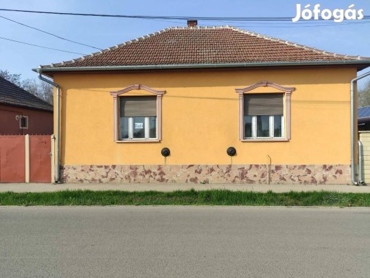 Családi ház eladó Szajolban
