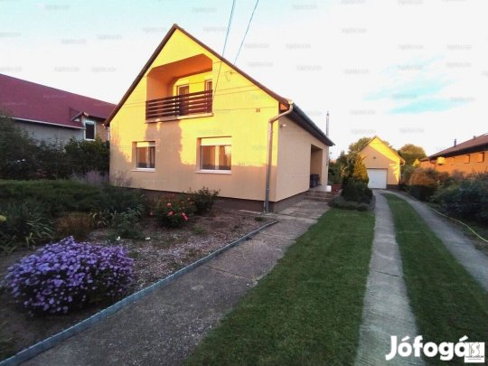 Családi ház eladó Vácárót