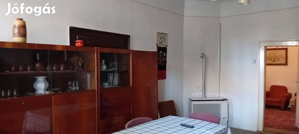 Családi ház és üzlet a Fő utcán !