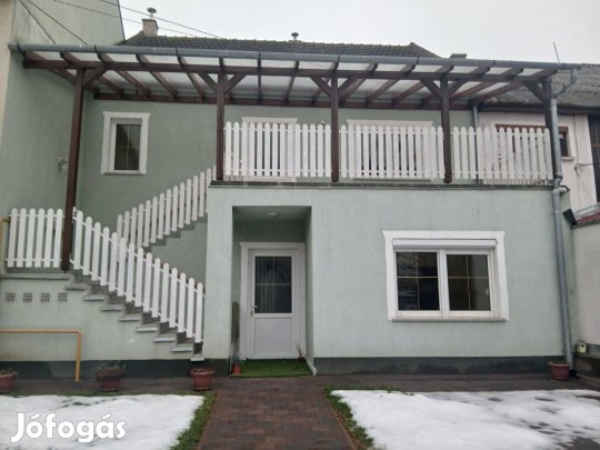 Családi ház kiadó Vác-Deákváron
