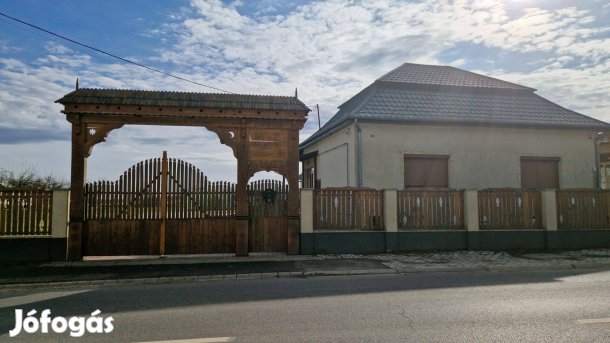 Családi ház lehetőségekkel Balsán!