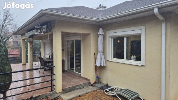 Családi ház minimális rezsivel a természet közepén