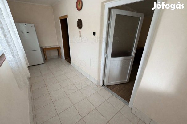 Családi ház nagy kerttel Molnáriban eladó