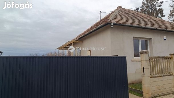 Családi ház nagy telekkel Tápiószecsőn