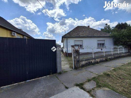 Családi ház nagy telekkel Tápiószecsőn
